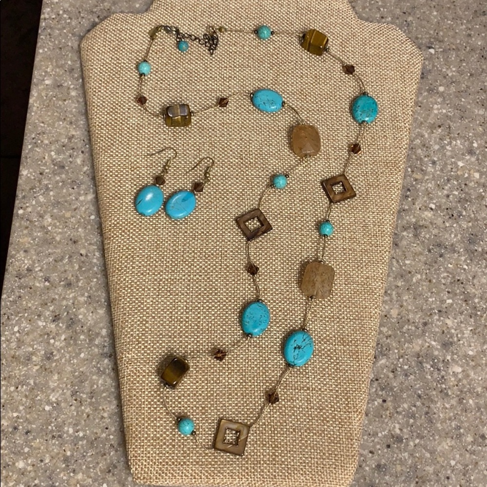 Premier Designs turquoise necklace and earrings